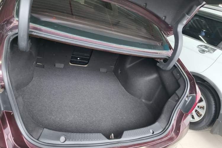 Used GAC Trumpchi GA6 2015 1.8T DCT Elite Model Trunk