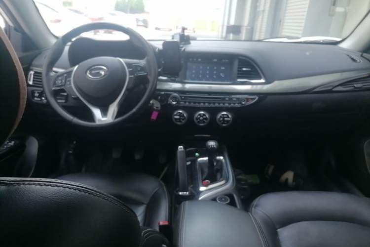 Used GAC Trumpchi GA6 2015 1.6T Manual Elite Model Center Console