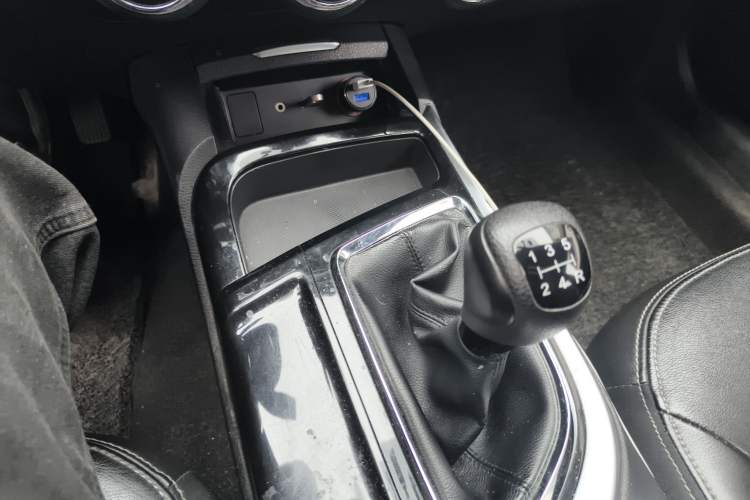 Used GAC Trumpchi GA6 2015 1.6T Manual Elite Model Gear Lever