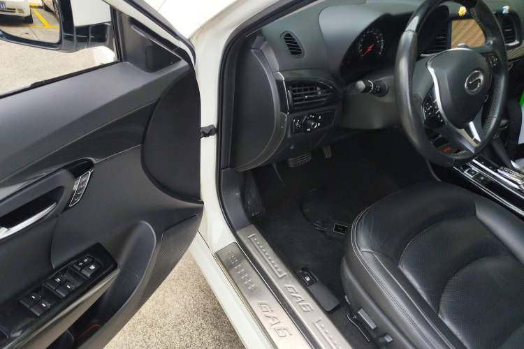 Used GAC Trumpchi GA6 2015 1.8T DCT Luxury Navigation Model Interior 3
