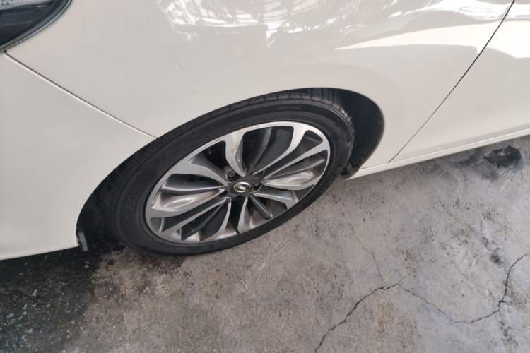 Used GAC Trumpchi GA6 2015 1.8T DCT Luxury Navigation Model Left Front Wheel Hub