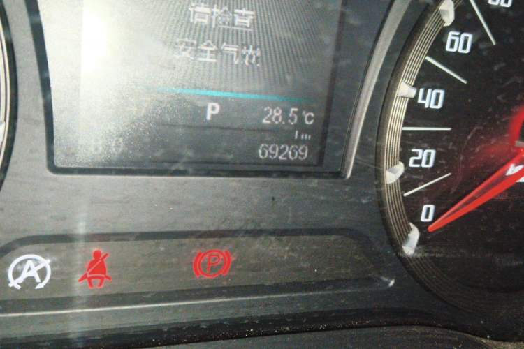 Used GAC Trumpchi GA6 2015 1.8T DCT Luxury Navigation Model Odometer Close Up