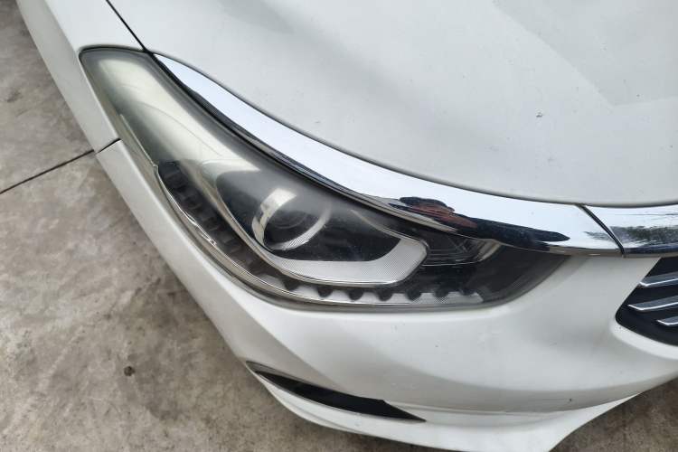 Used GAC Trumpchi GA6 2015 1.6T Manual Elite Model Right Front Headlight