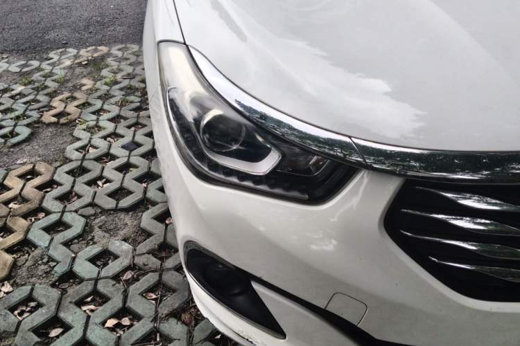 Used GAC Trumpchi GA6 2015 1.8T DCT Luxury Navigation Model Right Front Headlight