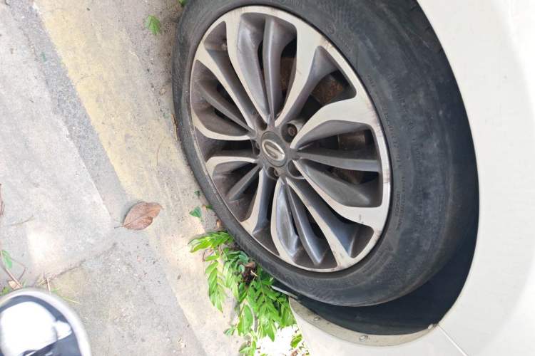 Used GAC Trumpchi GA6 2015 1.8T DCT Luxury Navigation Model Right Front Wheel Hub