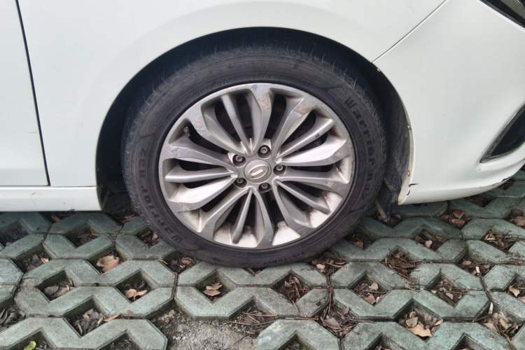 Used GAC Trumpchi GA6 2015 1.8T DCT Luxury Navigation Model Right Front Wheel Hub