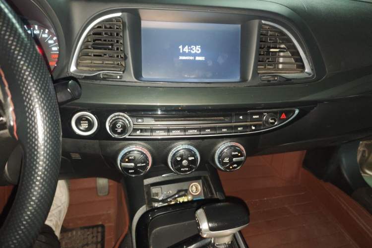 Used GAC Trumpchi GA6 2015 1.8T DCT Luxury Navigation Model Audio And AC Panel