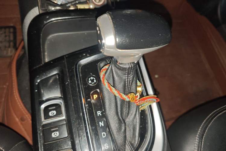Used GAC Trumpchi GA6 2015 1.8T DCT Luxury Navigation Model Gear Lever