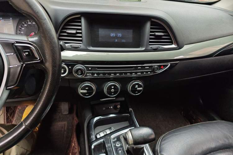 Used GAC Trumpchi GA6 2016 235T DCT Elite Edition Audio And AC Panel