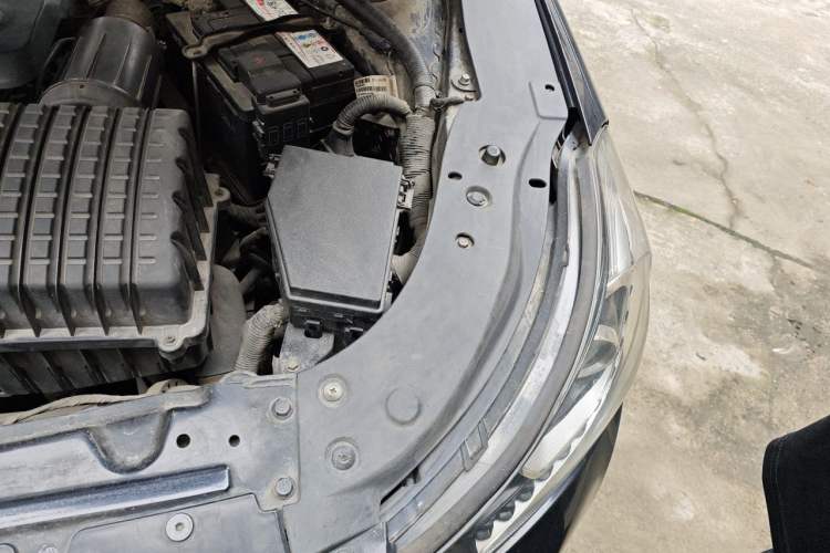 Used GAC Trumpchi GA6 2016 235T DCT Elite Edition Engine Bay Left