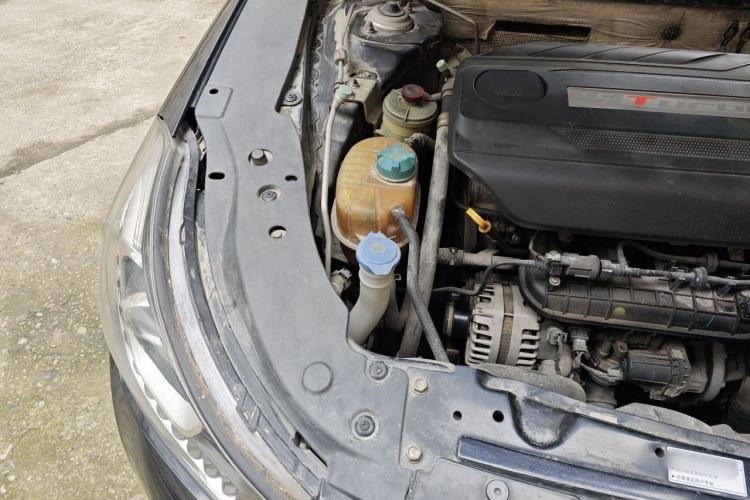 Used GAC Trumpchi GA6 2016 235T DCT Elite Edition Engine Bay Right