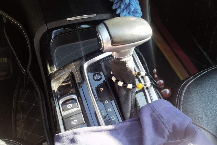 Used GAC Trumpchi GA6 2016 235T DCT Luxury Edition Gear Lever