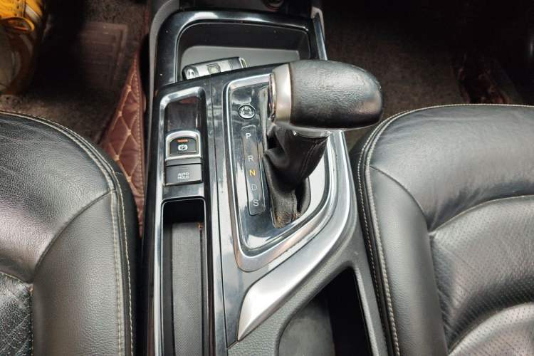 Used GAC Trumpchi GA6 2016 235T DCT Elite Edition Gear Lever