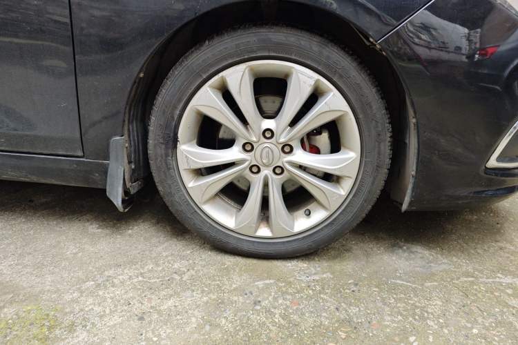 Used GAC Trumpchi GA6 2016 235T DCT Elite Edition Right Front Wheel Hub