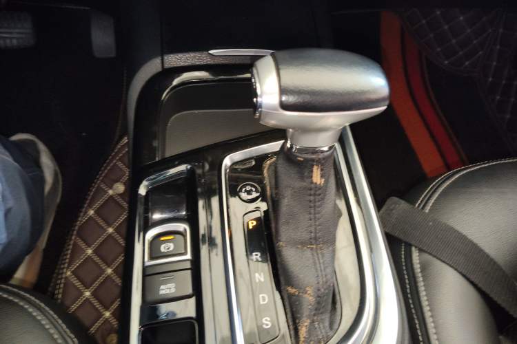 Used GAC Trumpchi GA6 2016 235T DCT Luxury Edition Gear Lever