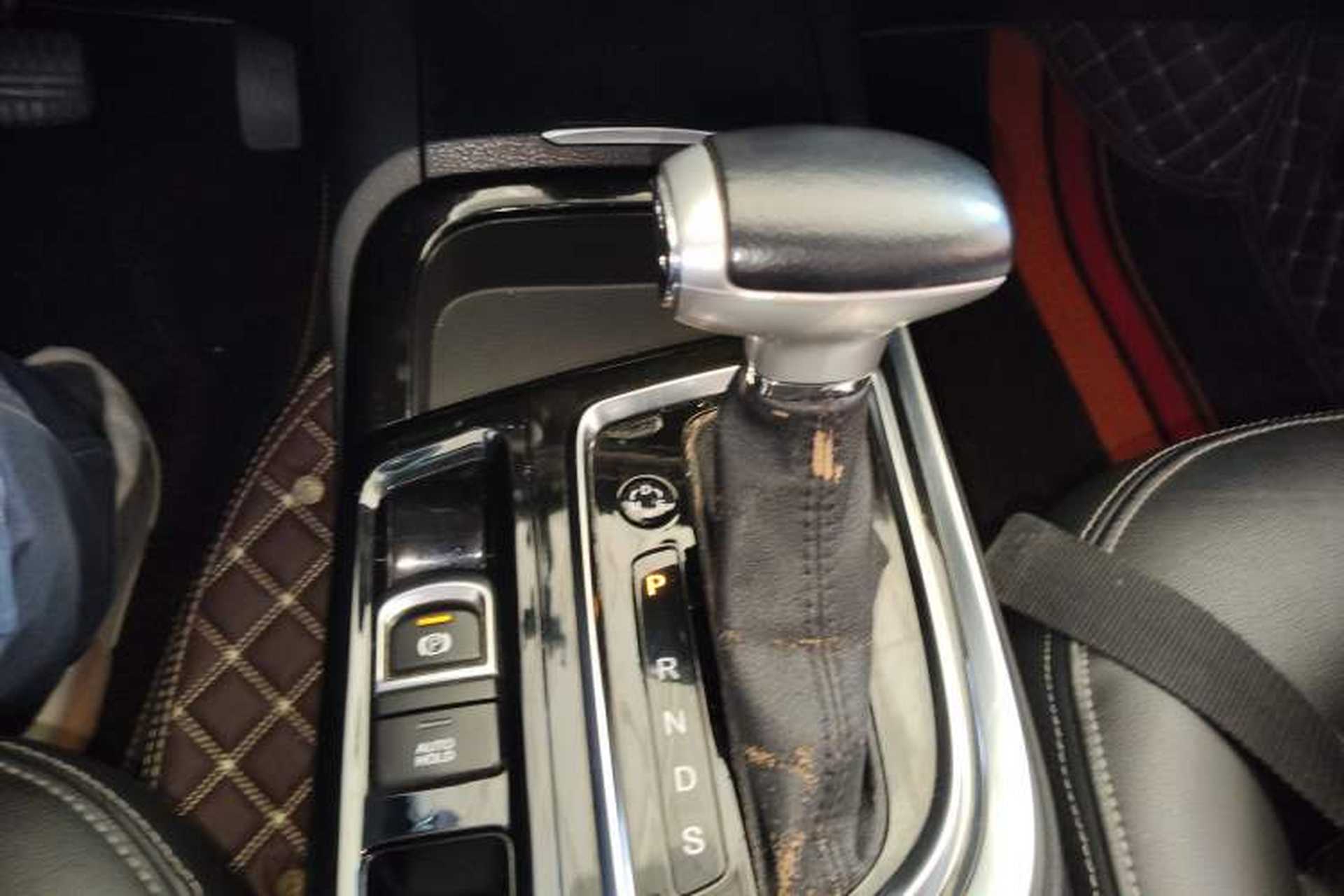 Used GAC Trumpchi GA6 2016 235T DCT Luxury Edition Gear Lever