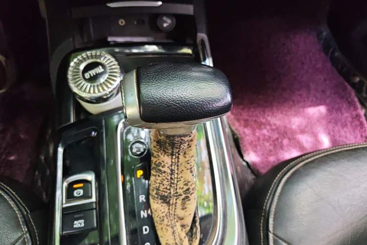 Used GAC Trumpchi GA6 2016 235T DCT Elite Edition Gear Lever