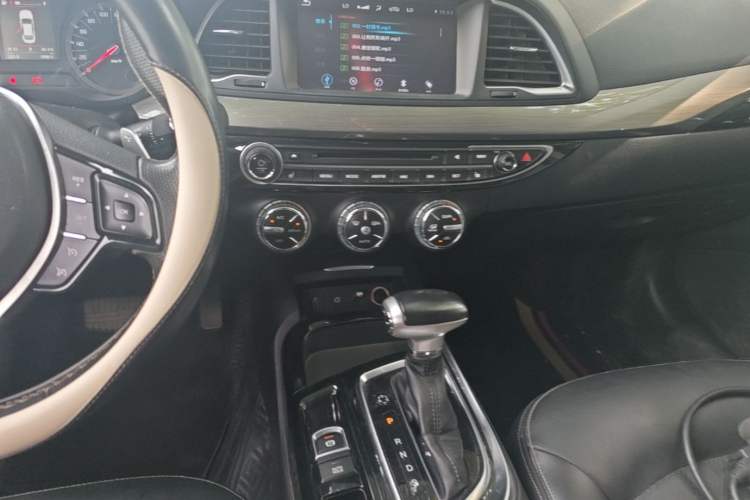 Used GAC Trumpchi GA6 2016 235T DCT Luxury Edition Audio And AC Panel