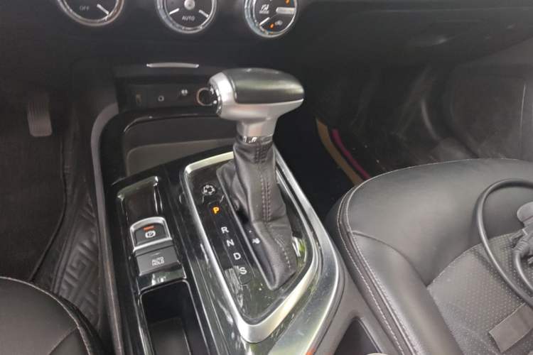 Used GAC Trumpchi GA6 2016 235T DCT Luxury Edition Gear Lever