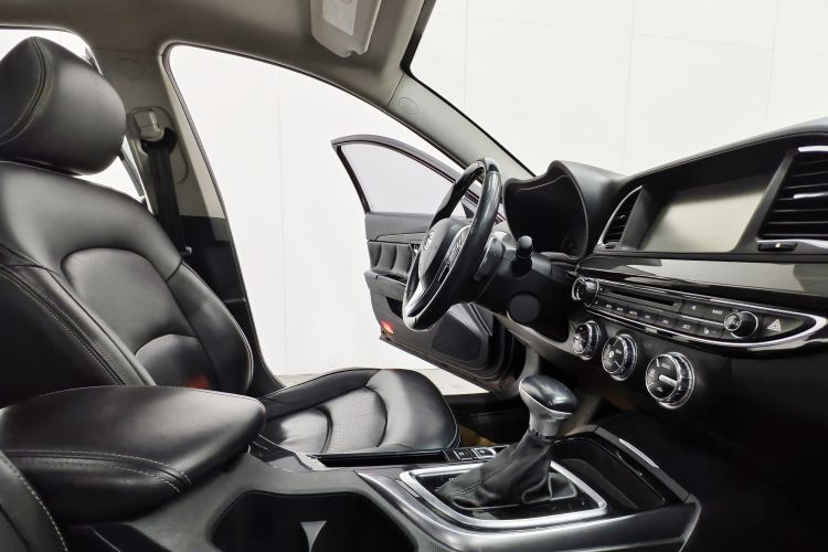 Used GAC Trumpchi GA6 2016 235T DCT Luxury Edition Interior 9
