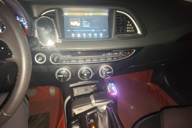 Used GAC Trumpchi GA6 2016 235T DCT Luxury Edition Audio And AC Panel