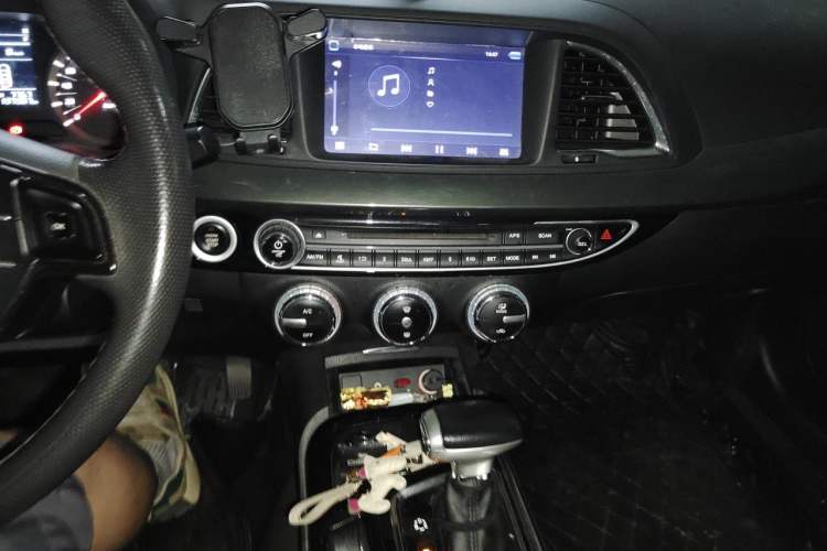 Used GAC Trumpchi GA6 2016 235T DCT Elite Edition Audio And AC Panel