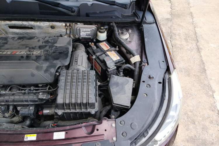 Used GAC Trumpchi GA6 2016 235T DCT Elite Edition Engine Bay Left