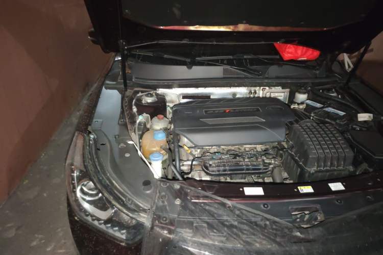 Used GAC Trumpchi GA6 2016 235T DCT Luxury Edition Engine Bay Right