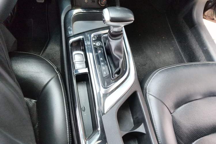 Used GAC Trumpchi GA6 2016 235T DCT Elite Edition Gear Lever
