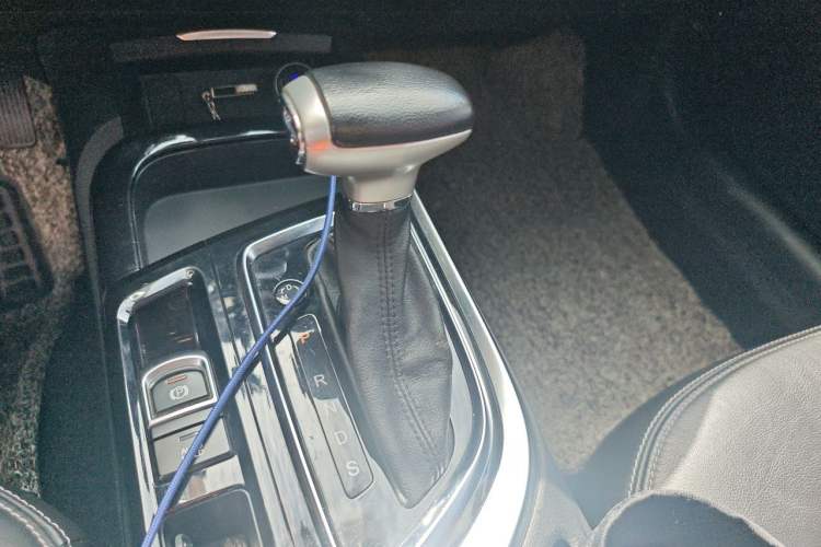 Used GAC Trumpchi GA6 2016 235T DCT Elite Edition Gear Lever