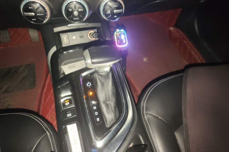 Used GAC Trumpchi GA6 2016 235T DCT Luxury Edition Gear Lever