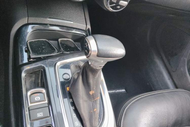 Used GAC Trumpchi GA6 2016 235T DCT Luxury Edition Gear Lever
