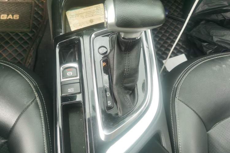 Used GAC Trumpchi GA6 2016 235T DCT Luxury Edition Gear Lever