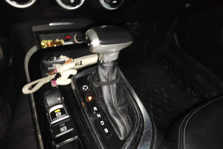 Used GAC Trumpchi GA6 2016 235T DCT Elite Edition Gear Lever