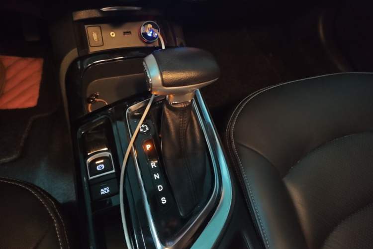 Used GAC Trumpchi GA6 2016 235T DCT Luxury Edition Gear Lever