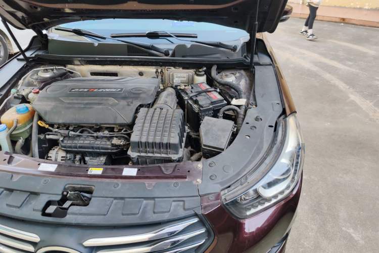 Used GAC Trumpchi GA6 2016 235T DCT Luxury Edition Engine Bay Left
