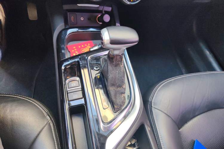 Used GAC Trumpchi GA6 2016 235T DCT Luxury Edition Gear Lever