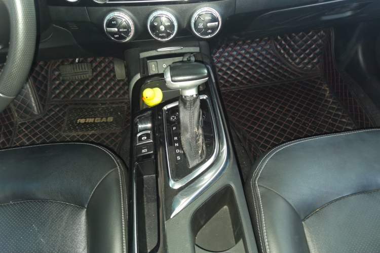 Used GAC Trumpchi GA6 2016 235T DCT Luxury Edition Gear Lever