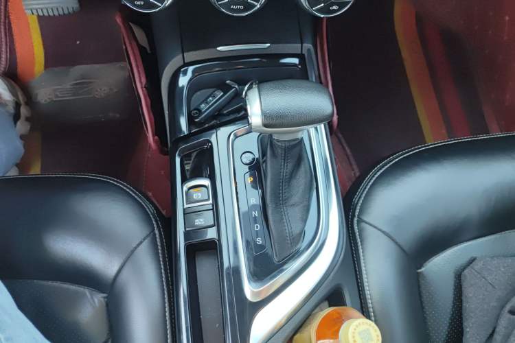 Used GAC Trumpchi GA6 2016 235T DCT Luxury Edition Gear Lever