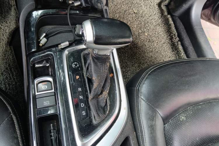 Used GAC Trumpchi GA6 2016 235T DCT Luxury Edition Gear Lever