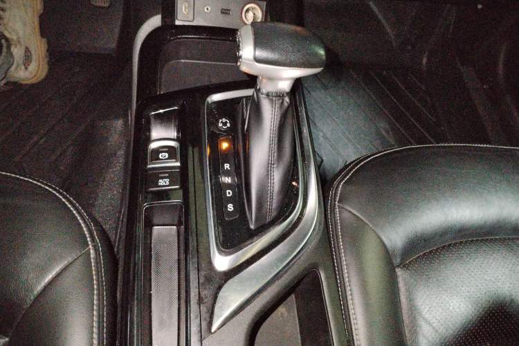 Used GAC Trumpchi GA6 2016 235T DCT Luxury Edition Gear Lever
