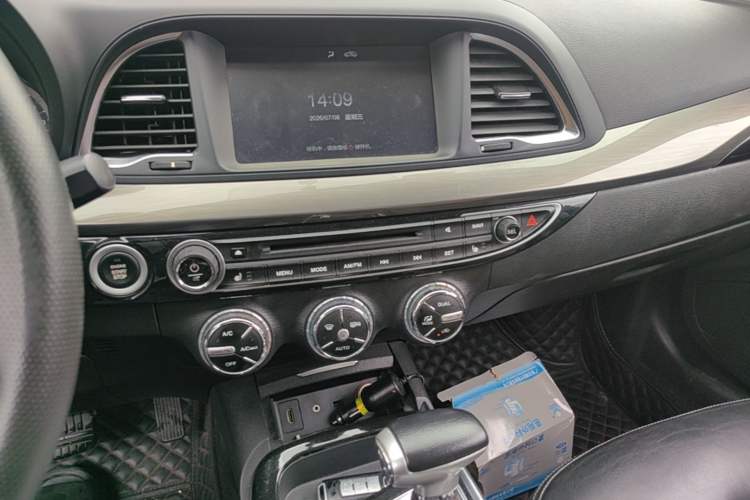 Used GAC Trumpchi GA6 2016 235T DCT Luxury Edition Audio And AC Panel