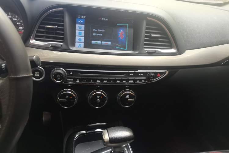 Used GAC Trumpchi GA6 2016 235T DCT Elite Edition Audio And AC Panel