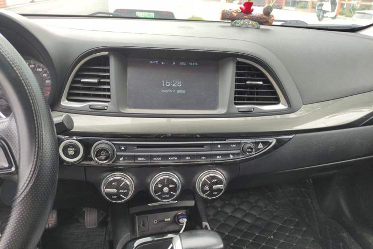Used GAC Trumpchi GA6 2016 235T DCT Luxury Edition Audio And AC Panel