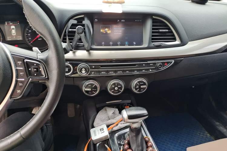Used GAC Trumpchi GA6 2016 235T DCT Luxury Edition Audio And AC Panel