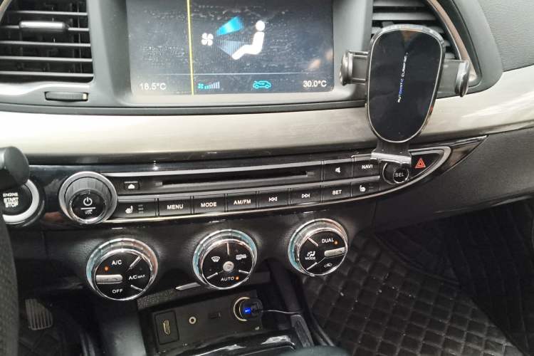 Used GAC Trumpchi GA6 2016 235T DCT Luxury Edition Audio And AC Panel