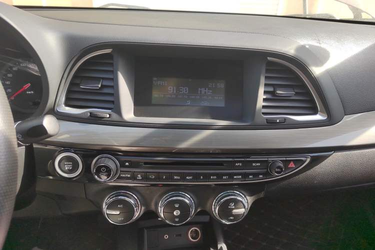 Used GAC Trumpchi GA6 2016 235T DCT Elite Edition Audio And AC Panel
