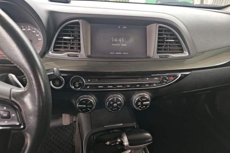 Used GAC Trumpchi GA6 2016 235T DCT Luxury Edition Audio And AC Panel