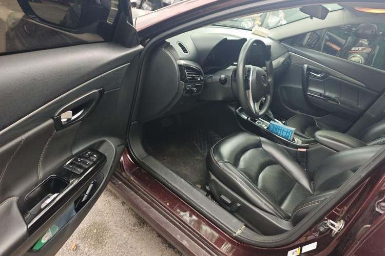 Used GAC Trumpchi GA6 2016 235T DCT Elite Edition Driver Seat