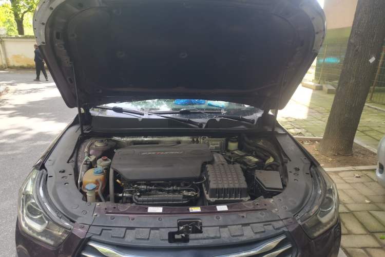 Used GAC Trumpchi GA6 2016 235T DCT Elite Edition Engine Bay